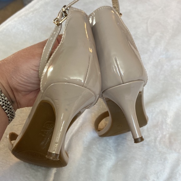 Tan patten leather heels… loved a lot - Picture 3 of 3